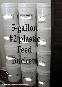 Food-grade feed buckets with lids keep dehydrated foods safe—airtight, pest-free, and stackable for long-term storage.