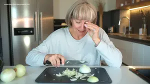 Learn how to dehydrate onions with less odor: slice, dry at 125–135°F for 4–12 hours, and store safely away from pets.