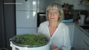 Step-by-step guide to dehydrating green beans at home—plus storage tips and how to rehydrate for meals anytime!