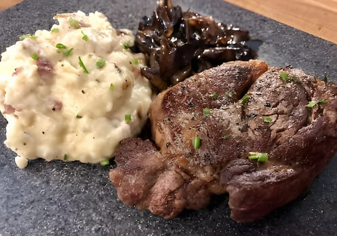 Filet Mignon with Drunken Mushrooms and Mashed Potatoes