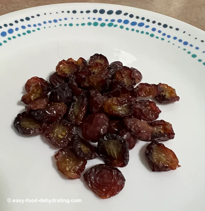 Raisins made from red grapes