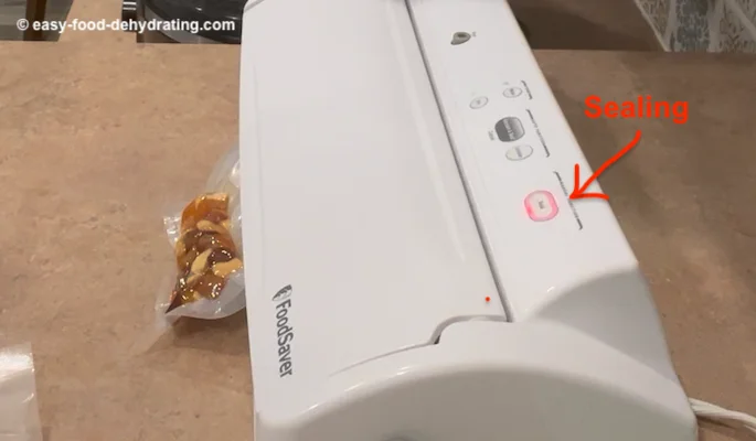 Sealing the dried fruit bar bag Sealing the dried fruit bar bag